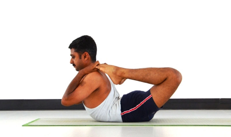 Padangustha Dhanurasana
